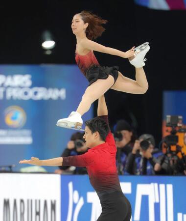 　息の合った演技を見せる三浦璃来＆木原龍一組（撮影・吉澤敬太）