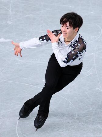 　演技する鍵山優真