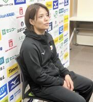 　取材に応じる阿部詩