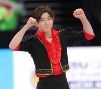 　会心の演技を見せガッツポーズを見せる中田璃士（撮影・吉澤敬太）