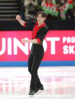 　会心の演技を見せガッツポーズを見せる中田璃士（撮影・吉澤敬太）