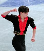 演技を終え、喜ぶ中田璃士