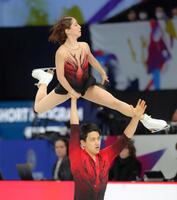 　華麗に舞う三浦璃来＆木原龍一組（撮影・吉澤敬太）