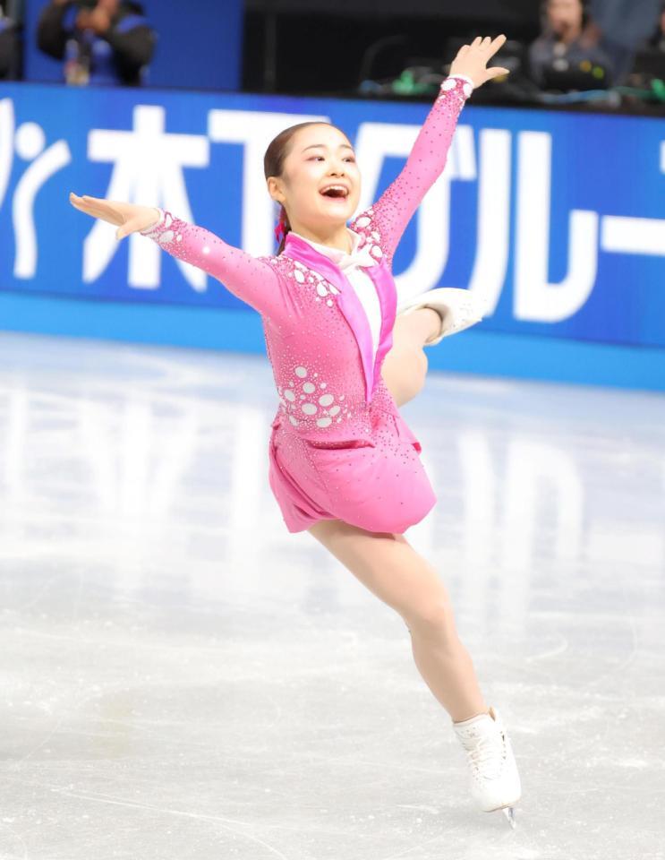 　笑顔で滑る島田麻央（撮影・吉澤敬太）