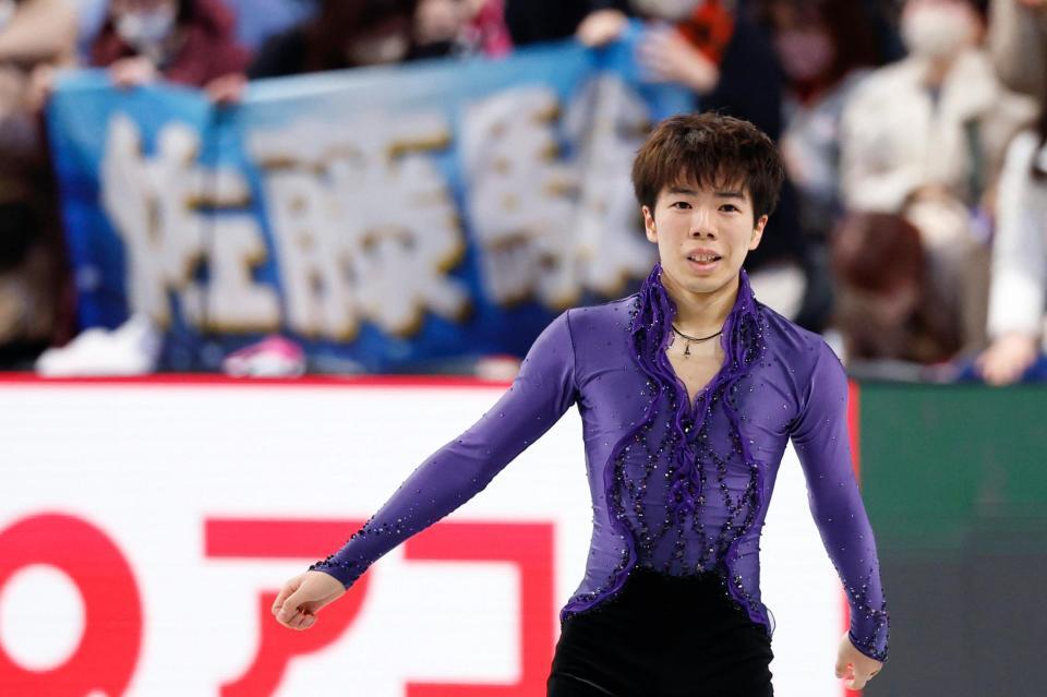 　男子ＳＰの演技を終えた佐藤駿