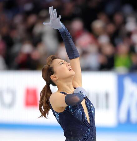 　演技を終え、顔をしかめる坂本花織（撮影・吉澤敬太）