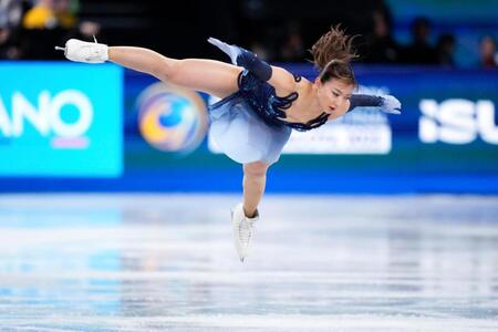 　演技する坂本花織