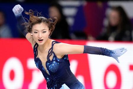 　演技する坂本花織