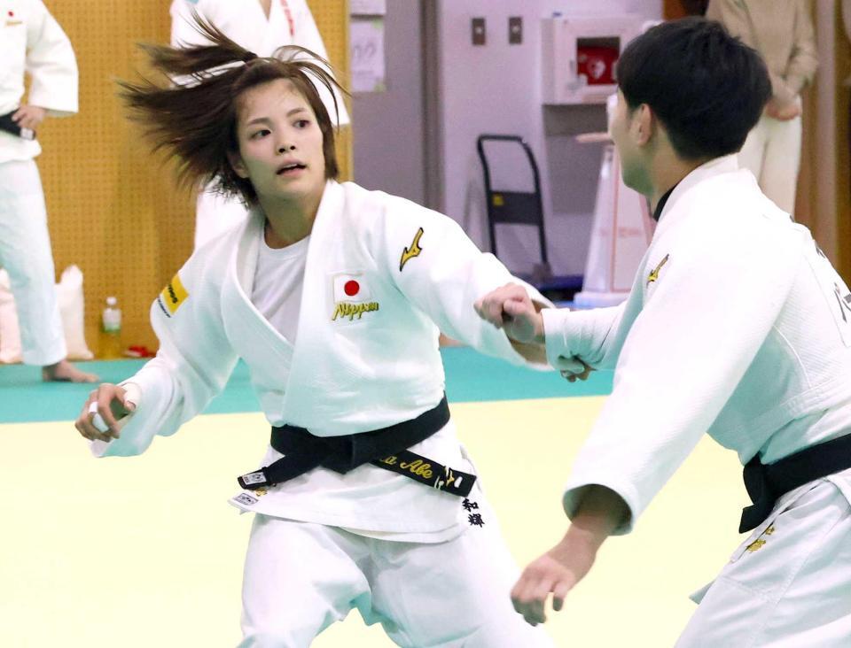 　柔道のＧＳ東京大会に向け練習する阿部詩