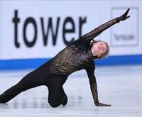 　演技するイリア・マリニン