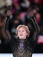 　男子フリーの演技を終え笑顔をみせるイリア・マリニン