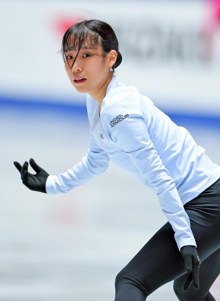 　公式練習で調整する三原舞依