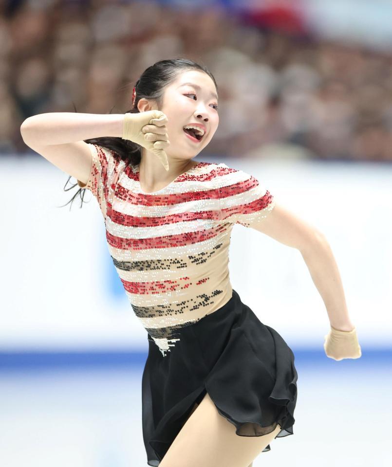 　女子ＳＰで演技する中井亜美（撮影・石井剣太郎）