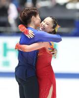 　演技を終えた吉田唄菜、森田真沙也組（撮影・石井剣太郎）