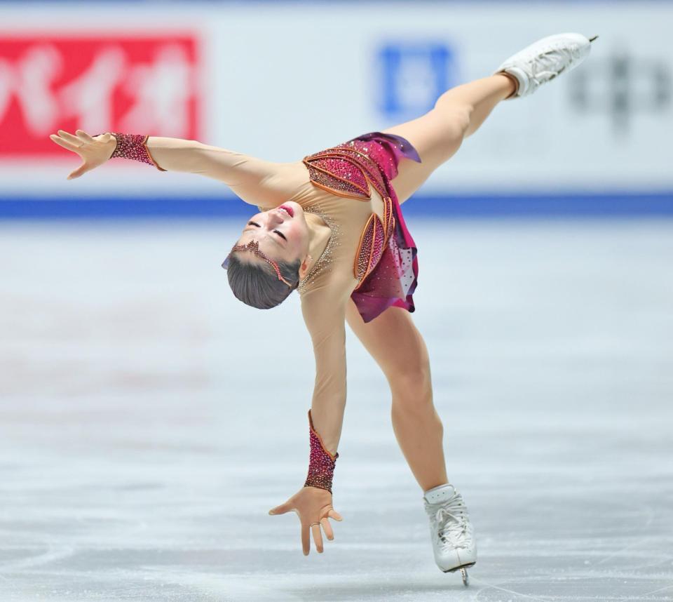 　演技する樋口新葉