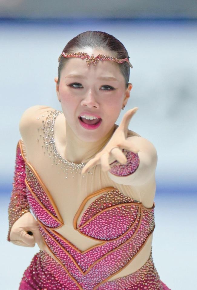 　演技する樋口新葉