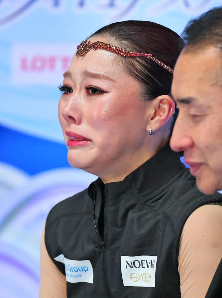 　演技を終え涙ぐむ樋口新葉