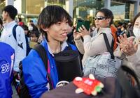 　全国都道府県対抗男子駅伝を終え、引き揚げる岡山の黒田朝日