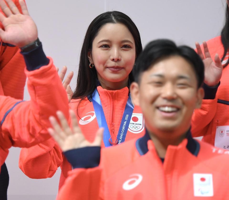 ミラノ・コルティナ五輪パラ応援感謝パレードに登場した高梨沙羅（撮影・伊藤笙子）