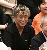 大相撲五月場所の観戦に訪れた入江慎也