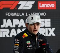 　インタビューに応じるレッドブル・ホンダのマックス・フェルスタッペン（撮影・神子素慎一）