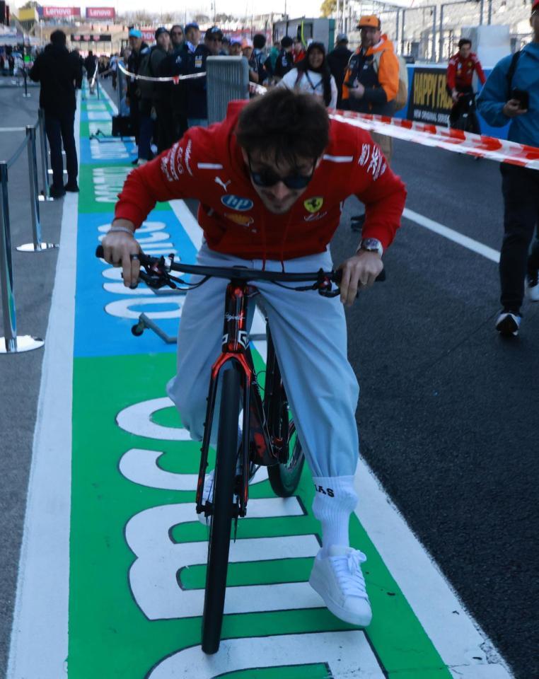 　ピットに戻るフェラーリのシャルル・ルクレール（撮影・神子素慎一）
