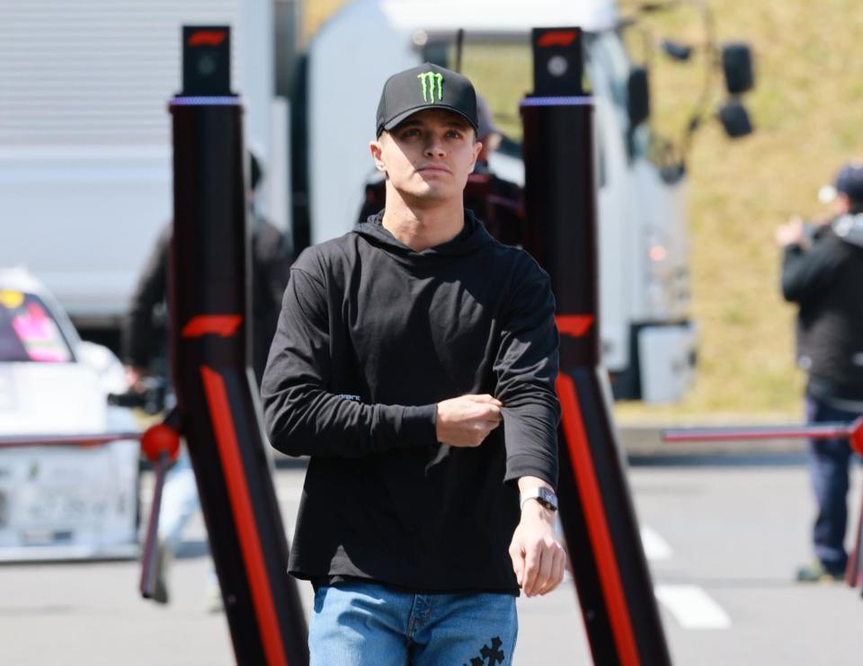 　サーキット入りするマクラーレン・メルセデスのランド・ノリス（撮影・神子素慎一）