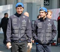 　ウイリアムズ・メルセデスのカルロス・サインツとアレクサンダー・アルボン（左）＝撮影・神子素慎一