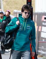 　サーキット入りするアストンマーティン・メルセデスのランス・ストロール（撮影・神子素慎一）