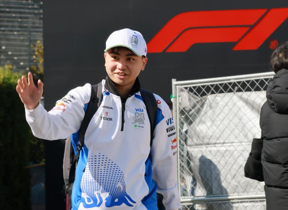 　サーキット入りする岩佐歩夢（撮影・神子素慎一）