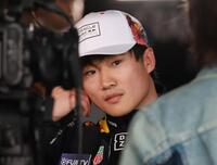 　インタビューに応じるレッドブル・ホンダの角田裕毅（撮影・神子素慎一）