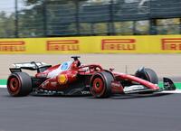 １コーナーに飛び込むフェラーリのシャルル・ルクレール（撮影・神子素慎一）