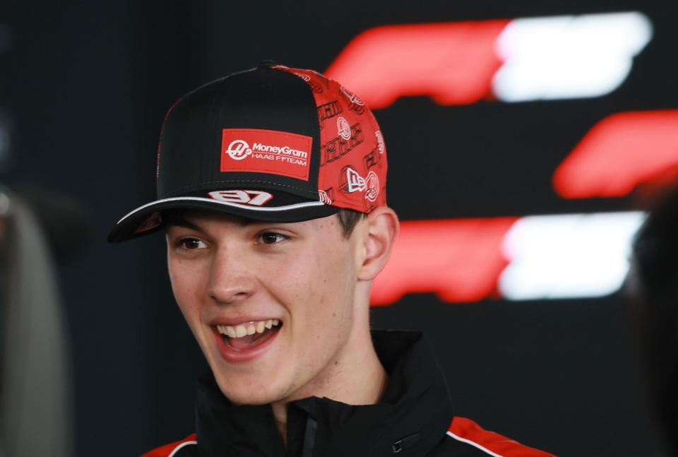 インタビューに応じるハース・フェラーリのオリバー・ベアマン（撮影・神子素慎一）