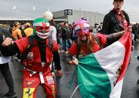 　グランプリを楽しむファン（撮影・神子素慎一）