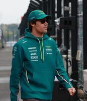 　ドライバーズパレードに参加したアストンマーティン・メルセデスのランス・ストロール（撮影・神子素慎一）