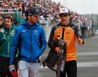 　アルピーヌのピエール・ガスリー（左）とマクラーレン・メルセデスのオスカー・ピアストリ（撮影・神子素慎一）