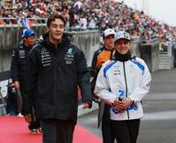 　メルセデスのジョージ・ラッセル（左）とレーシングブルズ・ホンダのアイザック・ハジャー（撮影・神子素慎一）