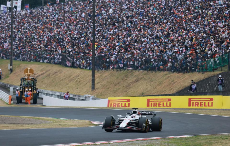 　声援を受け力走するレッドブル・ホンダのマックス・フェルスタッペン（撮影・神子素慎一）