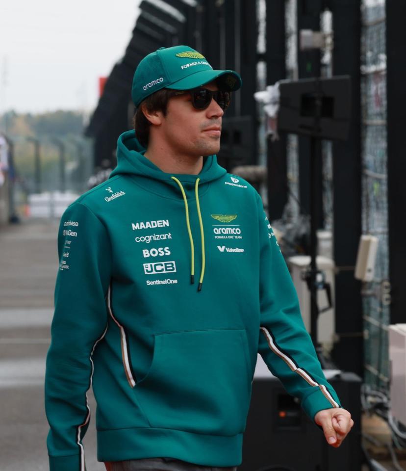 　ドライバーズパレードに参加したアストンマーティン・メルセデスのランス・ストロール（撮影・神子素慎一）