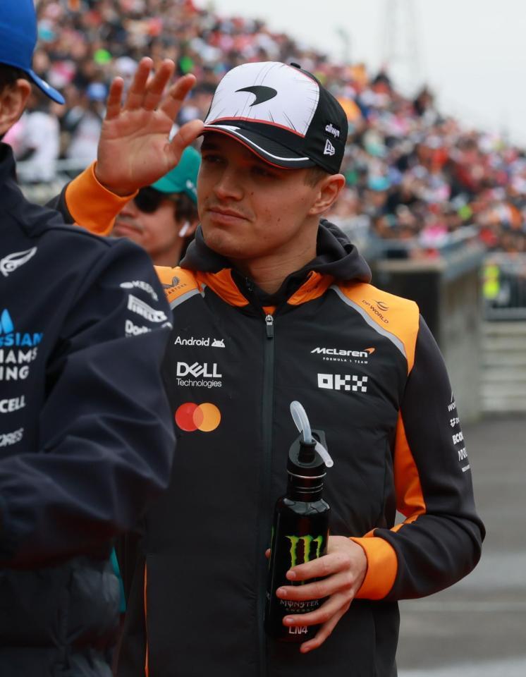 　ドライバーズパレードに参加したマクラーレン・メルセデスのランド・ノリス（撮影・神子素慎一）