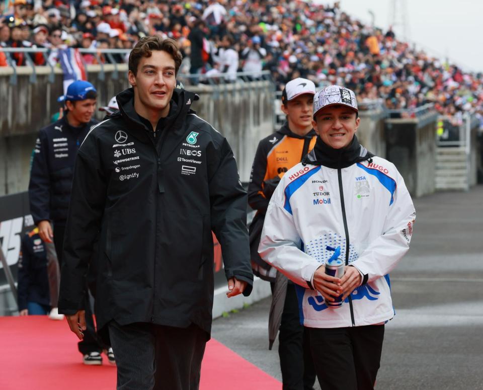 　メルセデスのジョージ・ラッセル（左）とレーシングブルズ・ホンダのアイザック・ハジャー（撮影・神子素慎一）