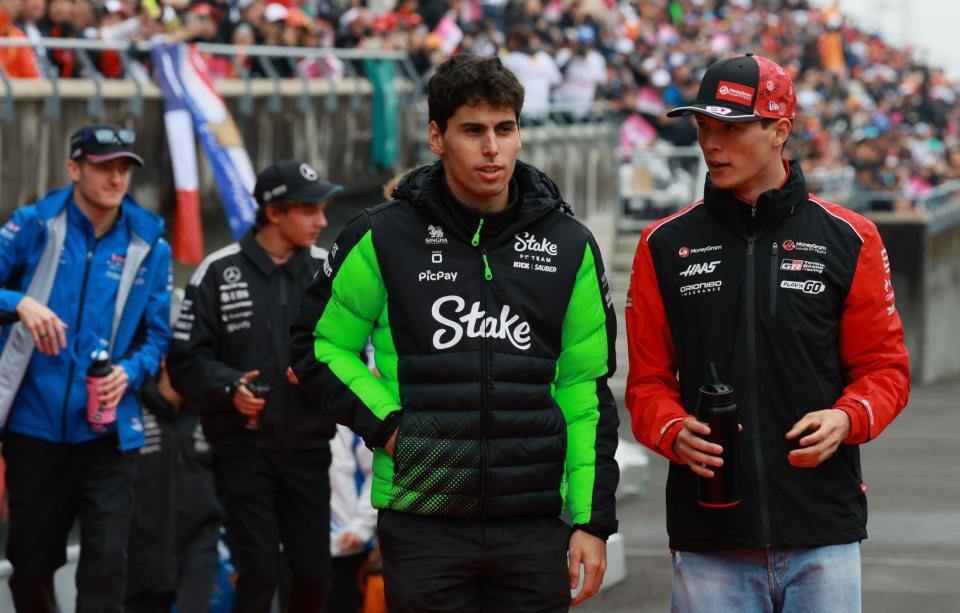 　ザウバー・フェラーリのガブリエル・ポルトレト（左）とハース・フェラーリのオリバー・ベアマン（撮影・神子素慎一）