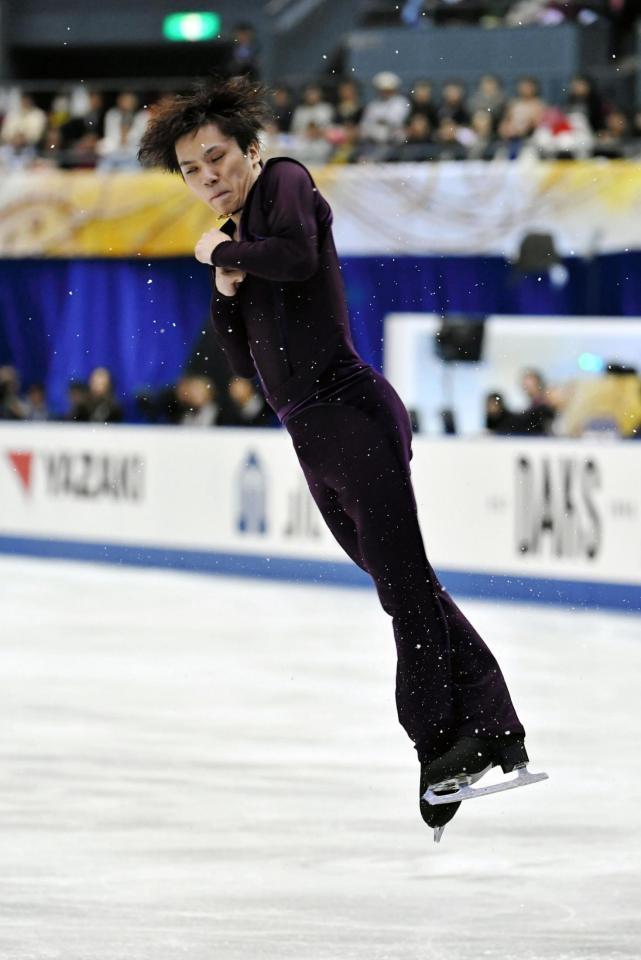 ジャンプを決める宇野昌磨（撮影・持木克友）