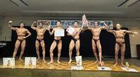 　ボディビル部門で優勝した田口選手（右から３番目）