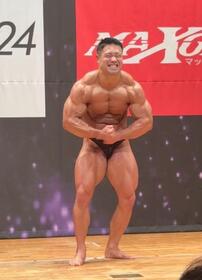 　ＪＢＢＦ兵庫の大会にゲストポーズで登場し、圧巻のバルクで魅せた寺山選手