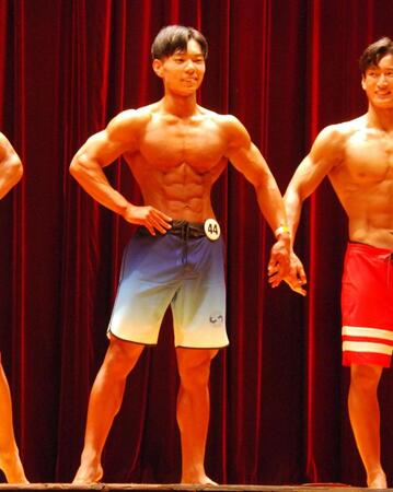 　フロントポーズを決める岡山大・森東選手