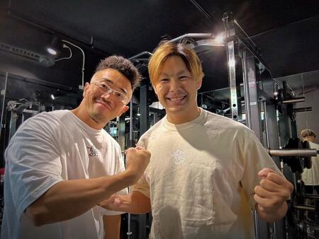 　多田さんと宮脇選手（右）