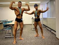 　減量を経て大会に出場した多田さん（左）