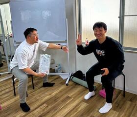 　多田さん（右）とボディビル界のレジェンド・鈴木雅氏