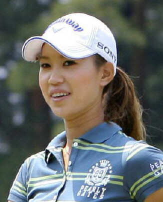 女子ゴルフの上田桃子